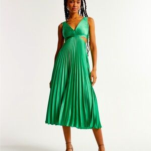 NWT Abercrombie Giselle Pleated Cut-out Maxi Dress